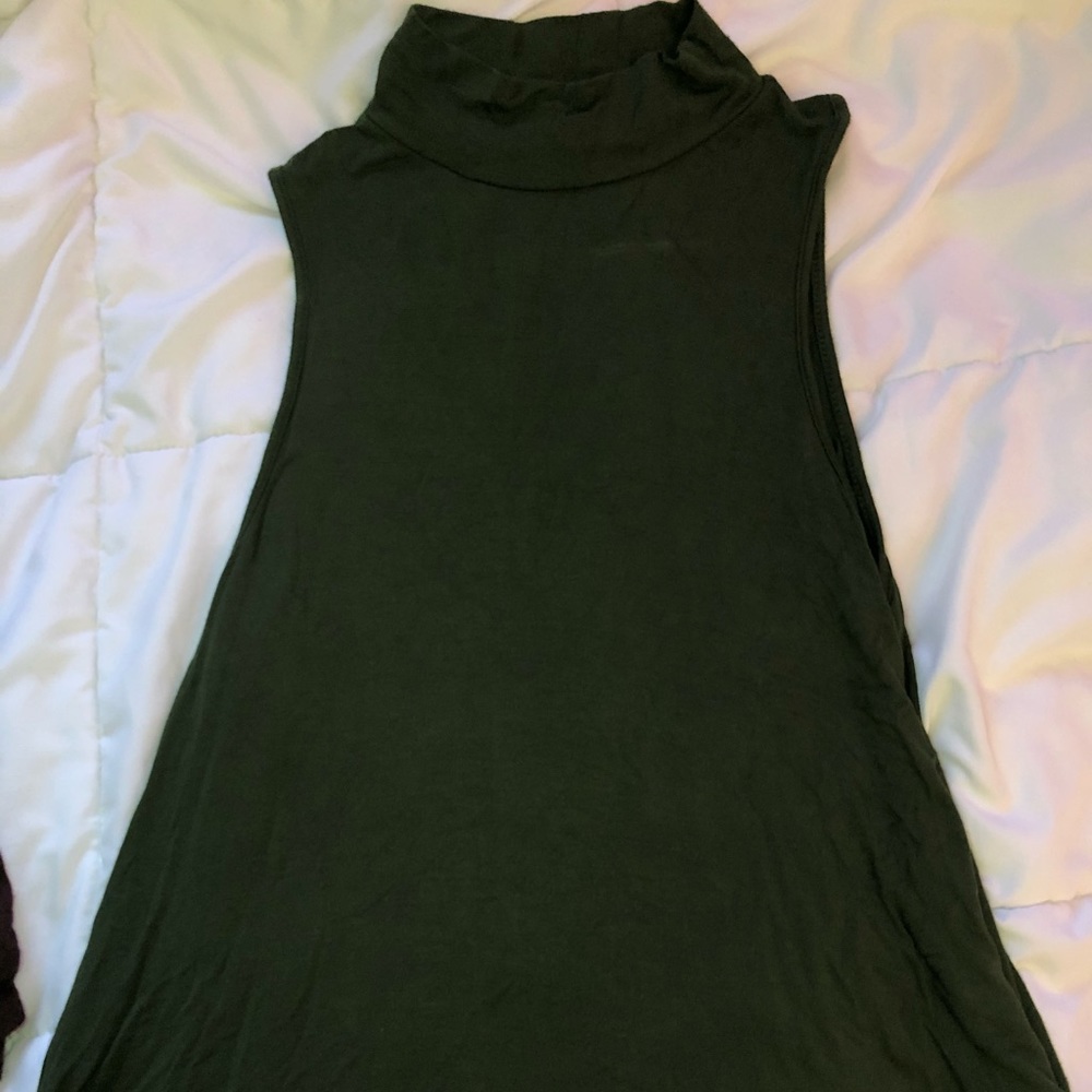 Olive green turtle neck/short sleeve
